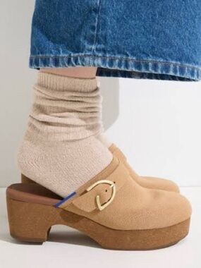 Like new  ROTHYS The Classic Clog butternut color size 9.5
